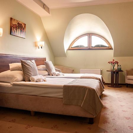 שלאדז' Hotel Rycerski מראה חיצוני תמונה