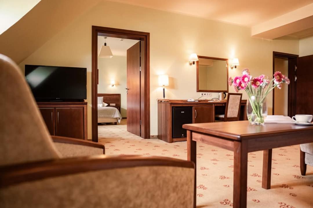 שלאדז' Hotel Rycerski מראה חיצוני תמונה