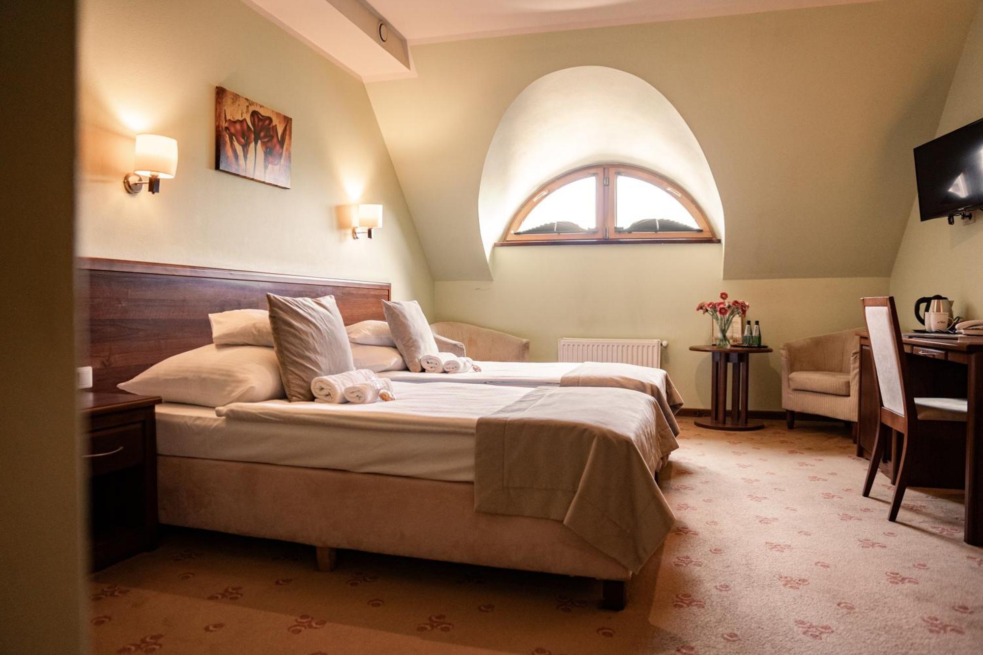 שלאדז' Hotel Rycerski מראה חיצוני תמונה