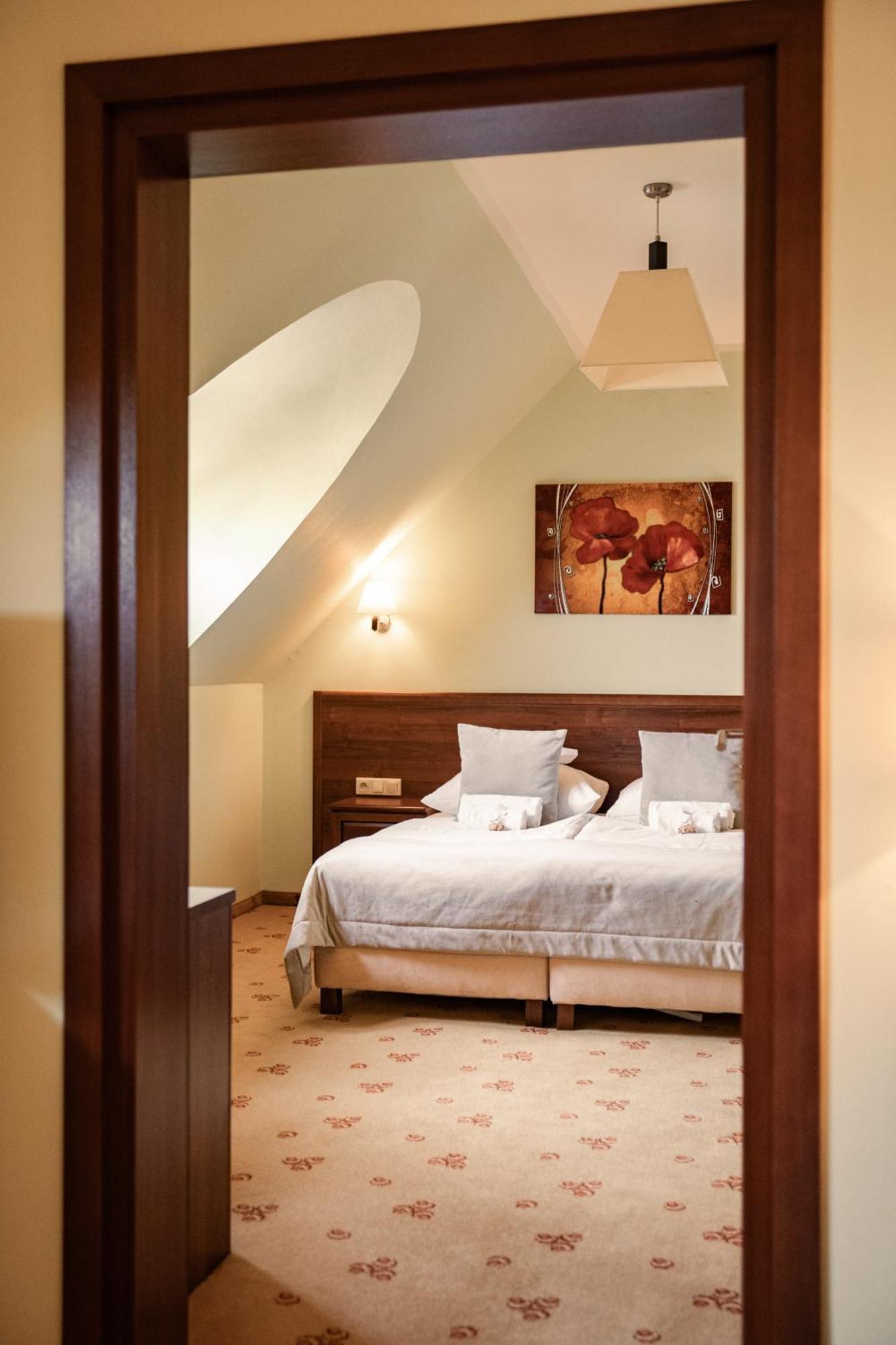 שלאדז' Hotel Rycerski מראה חיצוני תמונה